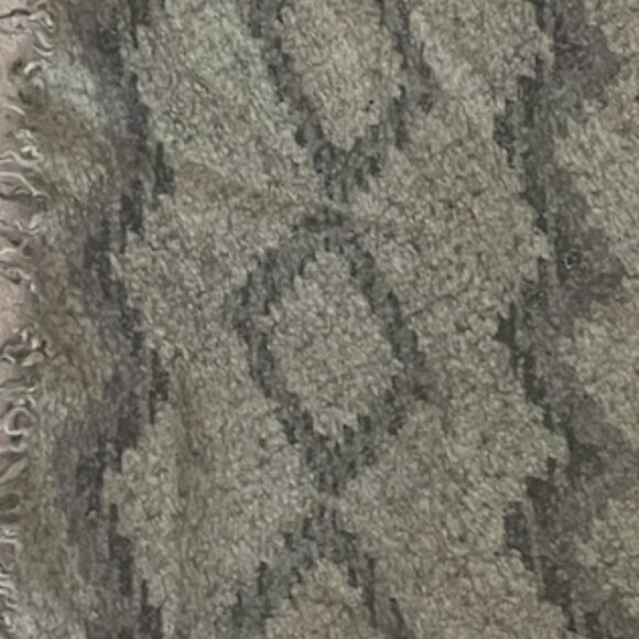 ARITZIA Wilfred Diamond Mosaic Triangle Scarf - Picture 5 of 6